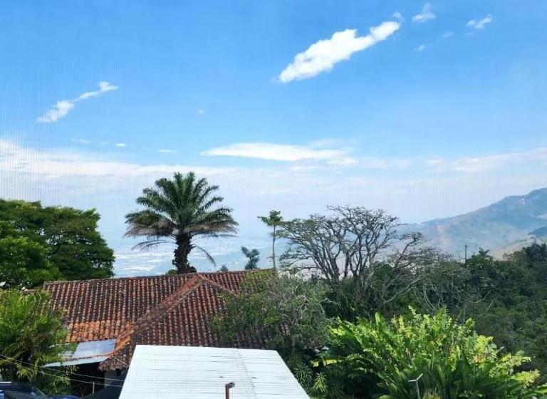 ペンション Hostal Restaurante Checha