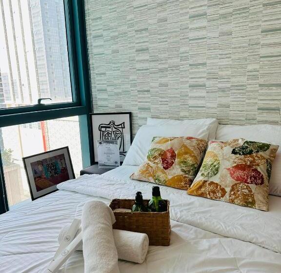 Uptown Bgc 1br Suite Room By Christine Suites Ph