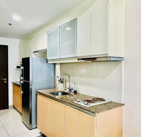 Uptown Bgc 1br Suite Room By Christine Suites Ph