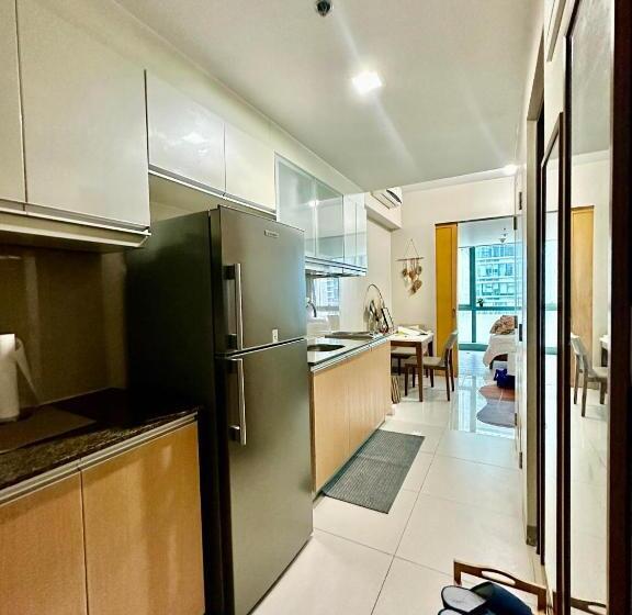 Uptown Bgc 1br Suite Room By Christine Suites Ph