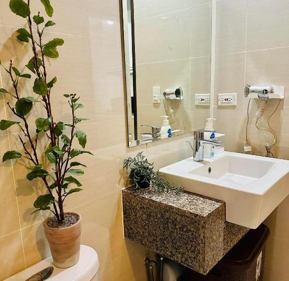 Uptown Bgc 1br Suite Room By Christine Suites Ph