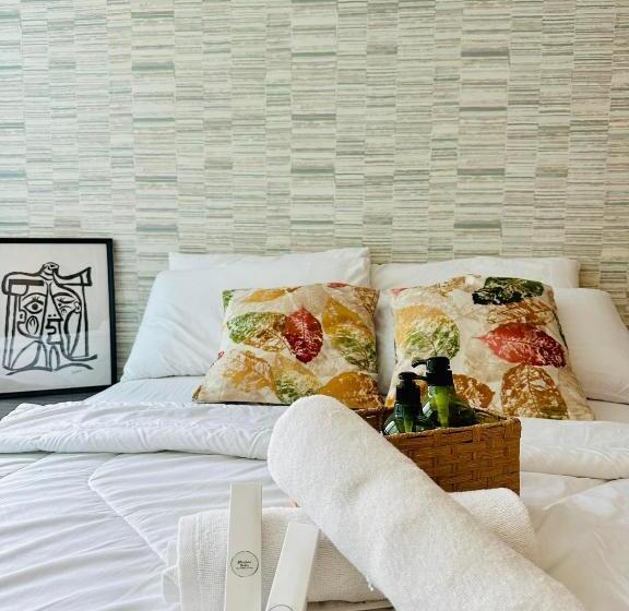 Uptown Bgc 1br Suite Room By Christine Suites Ph