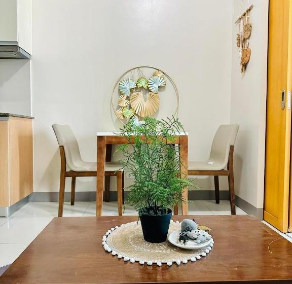 Uptown Bgc 1br Suite Room By Christine Suites Ph