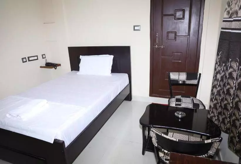 Hotelli Anand Grand And Lodge