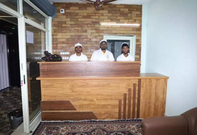 Hotelli Anand Grand And Lodge