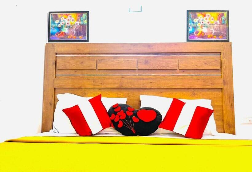 ホテル Golden Leaf Munnar