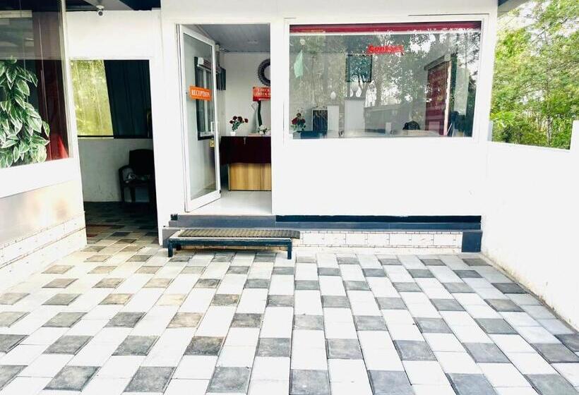 ホテル Golden Leaf Munnar