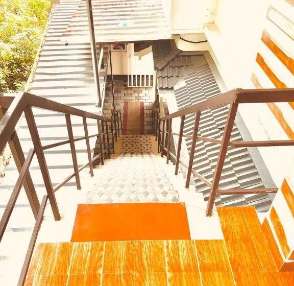 ホテル Golden Leaf Munnar