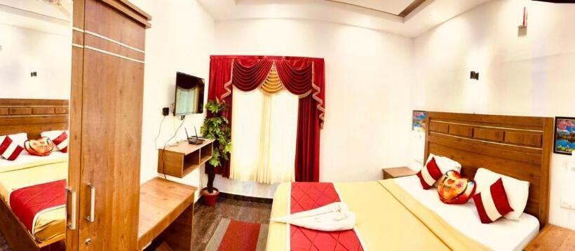 ホテル Golden Leaf Munnar