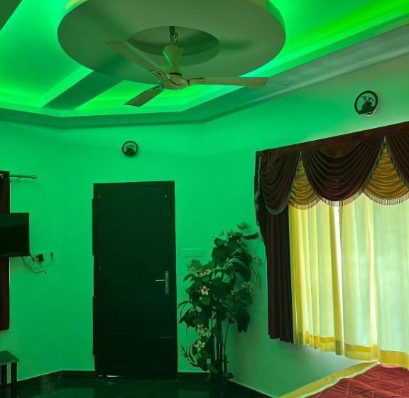 ホテル Golden Leaf Munnar