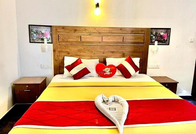 ホテル Golden Leaf Munnar