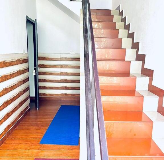 ホテル Golden Leaf Munnar