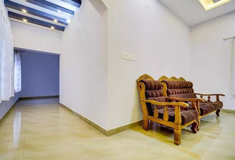 ホテル Oyo Thaikkattukara Residency