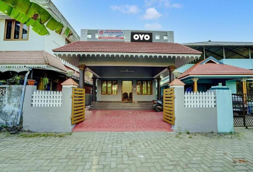 Hotel Oyo Thaikkattukara Residency