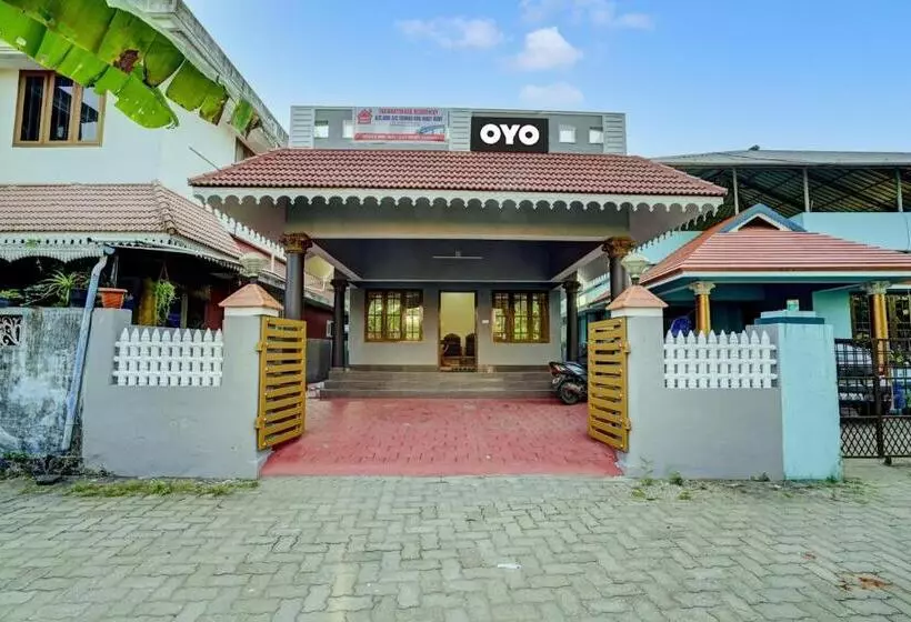 ホテル Oyo Thaikkattukara Residency