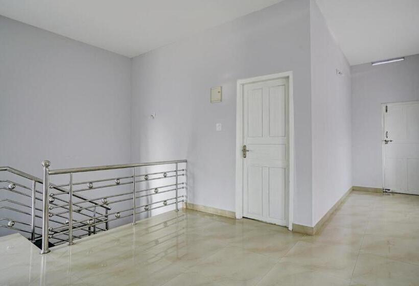 Hotel Oyo Thaikkattukara Residency