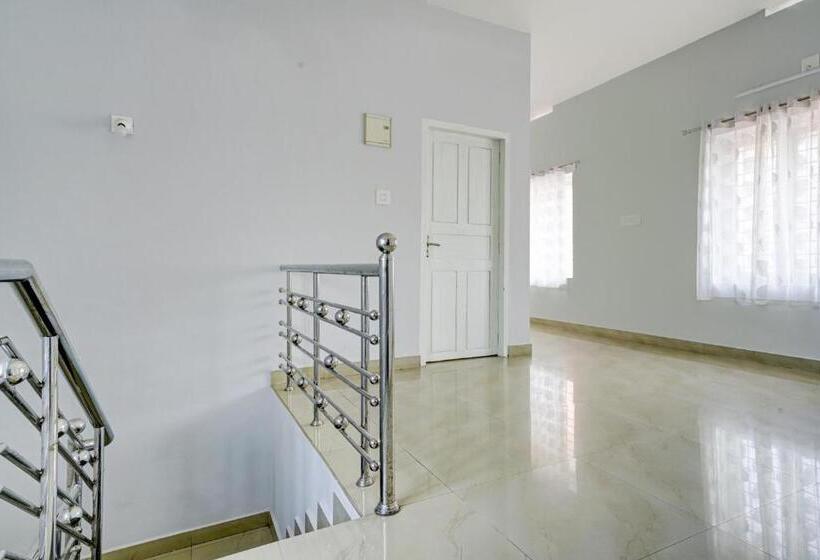 Hotel Oyo Thaikkattukara Residency