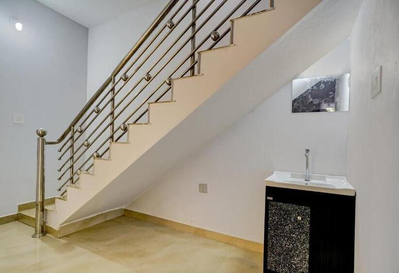 Hotel Oyo Thaikkattukara Residency