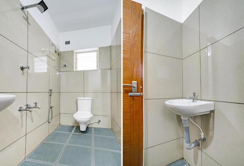 Hotel Oyo Thaikkattukara Residency