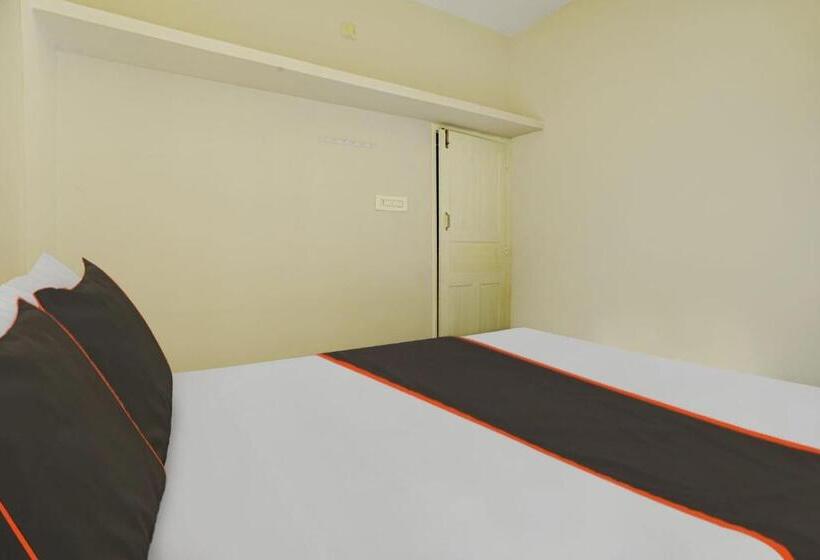 Hotel Oyo Thaikkattukara Residency