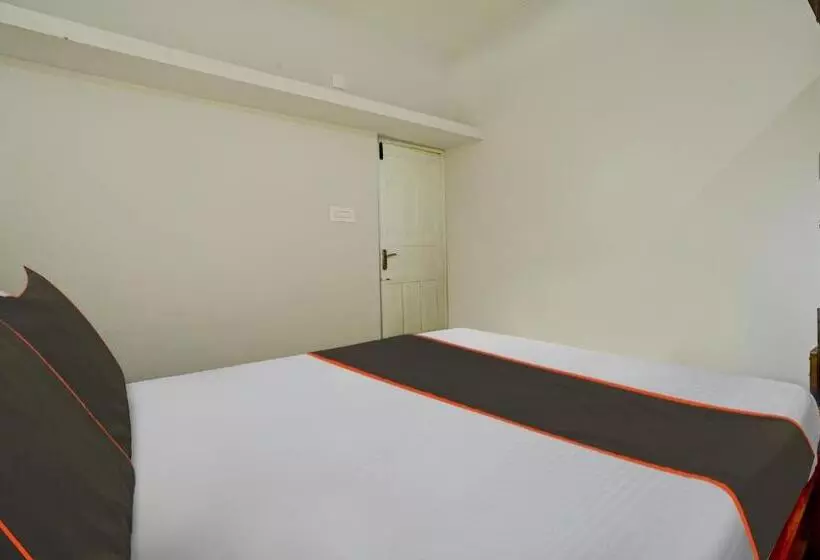 ホテル Oyo Thaikkattukara Residency