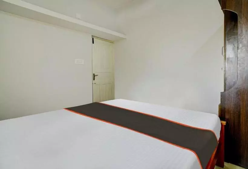 ホテル Oyo Thaikkattukara Residency