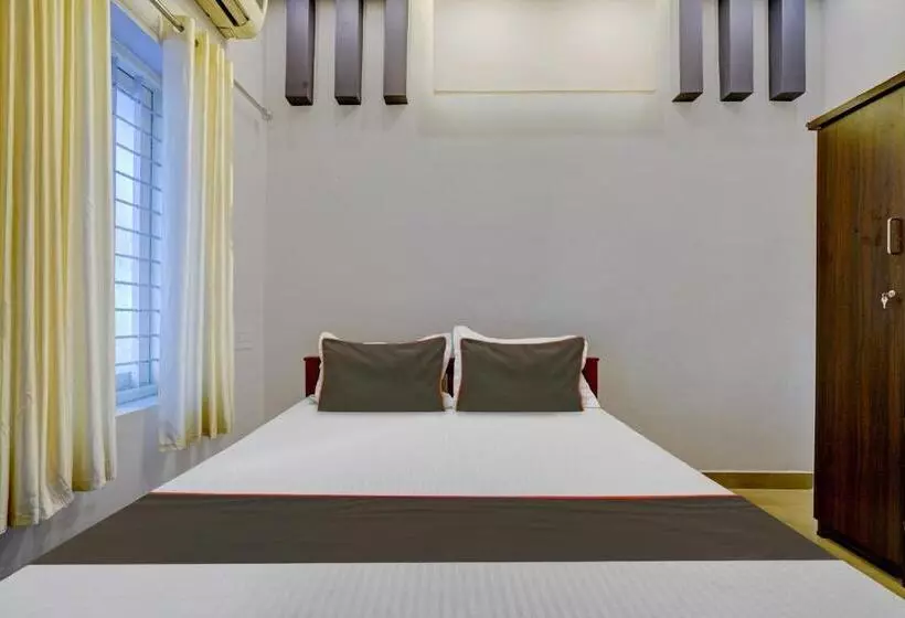 ホテル Oyo Thaikkattukara Residency