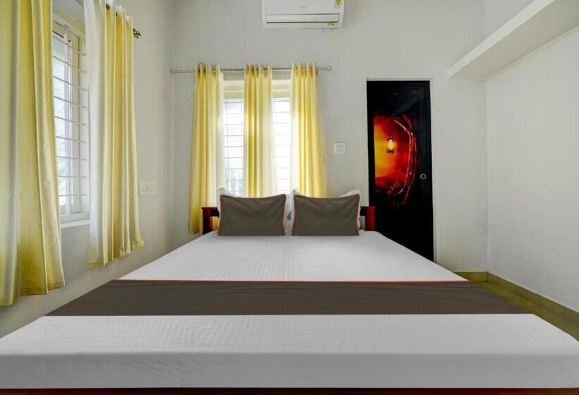 Hotel Oyo Thaikkattukara Residency