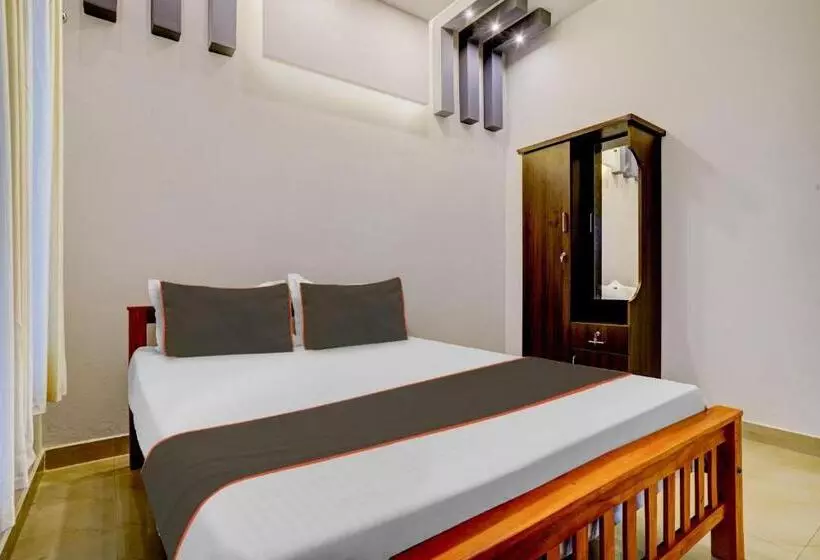 ホテル Oyo Thaikkattukara Residency