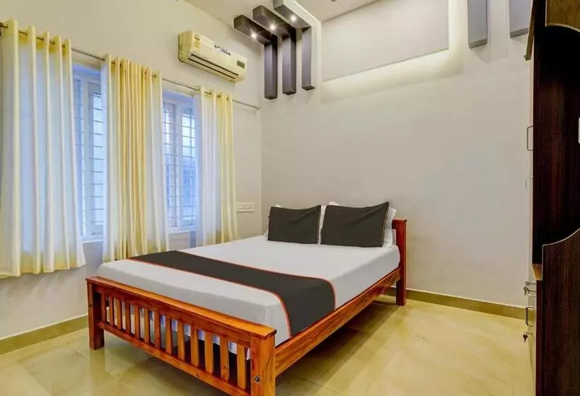 ホテル Oyo Thaikkattukara Residency
