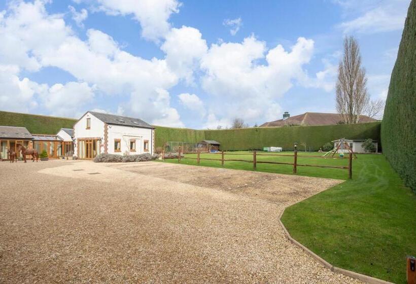 Stable Lodge   Boutique Bed & Breakfast