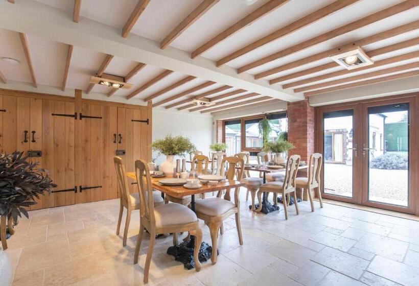 Stable Lodge   Boutique Bed & Breakfast