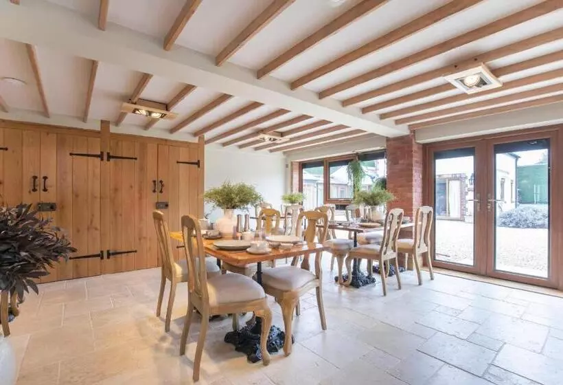 Stable Lodge   Boutique Bed & Breakfast