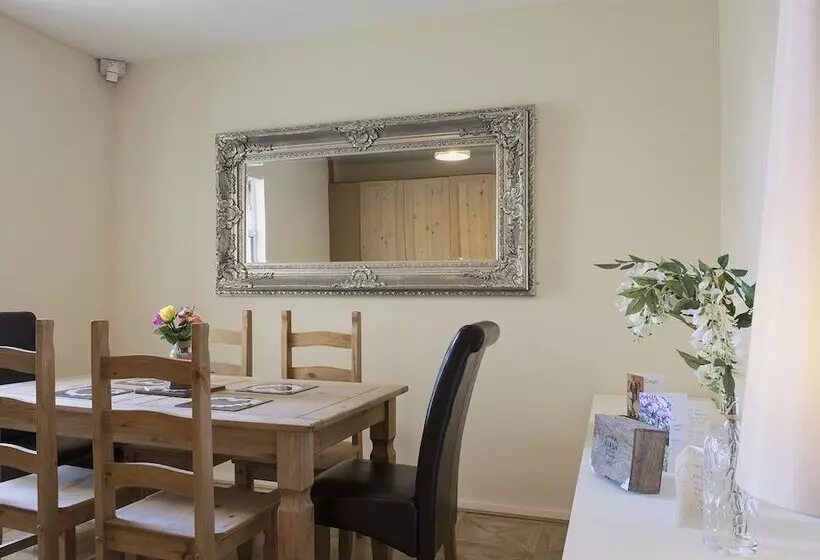 Aamiaismajoitus (B&B) Cargo Cafe Apartments