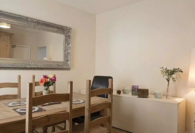 Aamiaismajoitus (B&B) Cargo Cafe Apartments