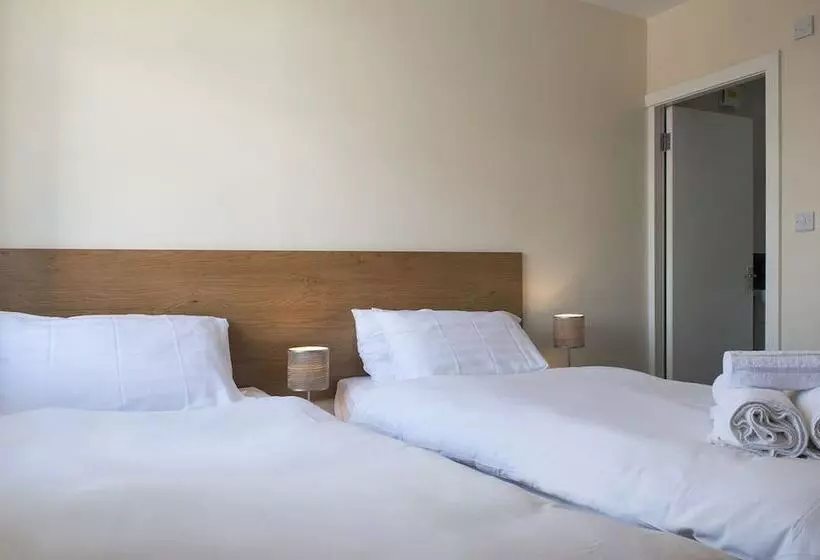 Aamiaismajoitus (B&B) Cargo Cafe Apartments