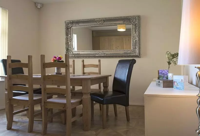 Aamiaismajoitus (B&B) Cargo Cafe Apartments