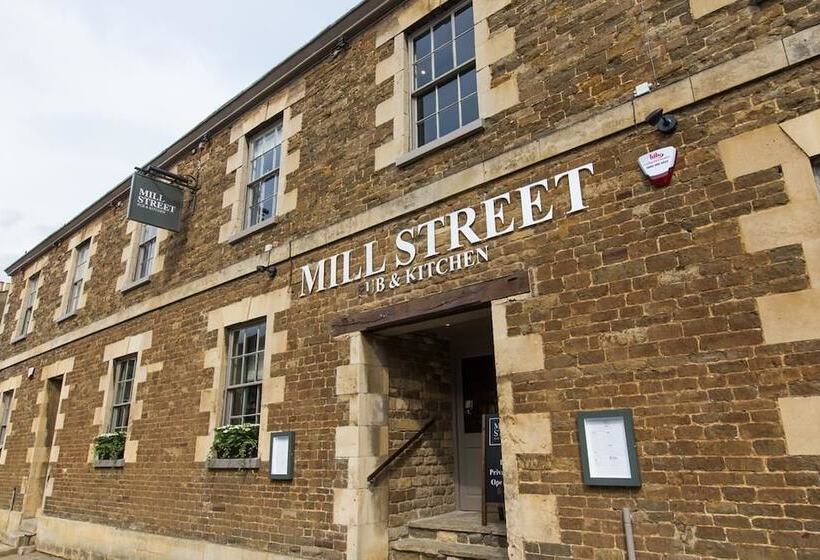 مبيت وإفطار Mill Street Pub & Kitchen