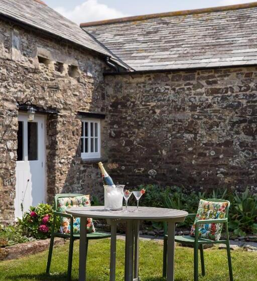 Bed and Breakfast Trevigue Farm