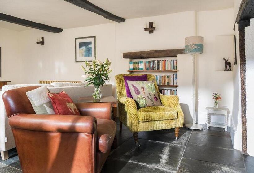 Bed and Breakfast Trevigue Farm