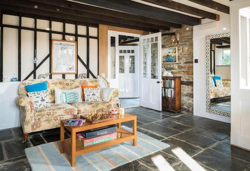 Bed and Breakfast Trevigue Farm