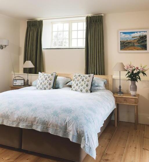 Bed and Breakfast Trevigue Farm
