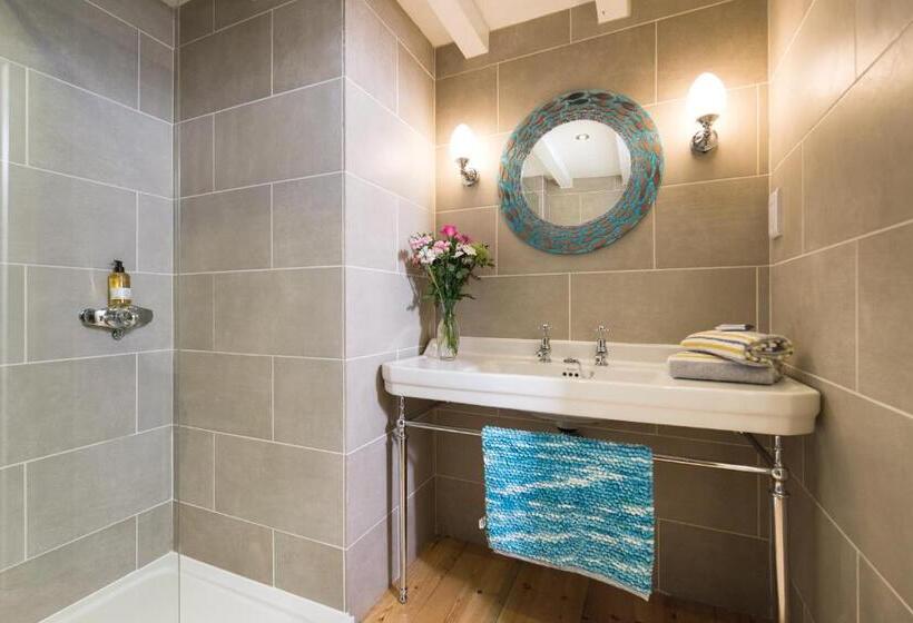 Bed and Breakfast Trevigue Farm