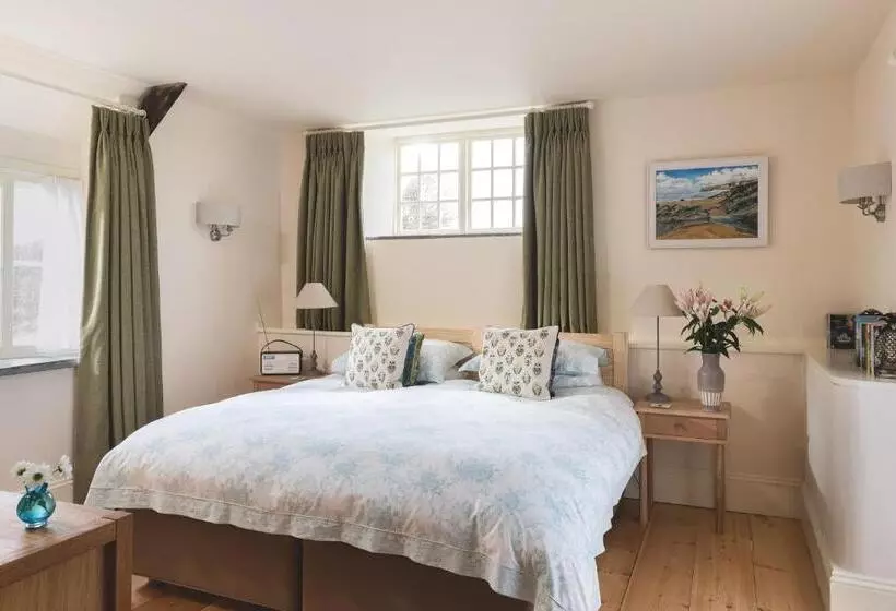 Bed and Breakfast Trevigue Farm