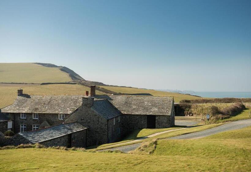 Bed and Breakfast Trevigue Farm