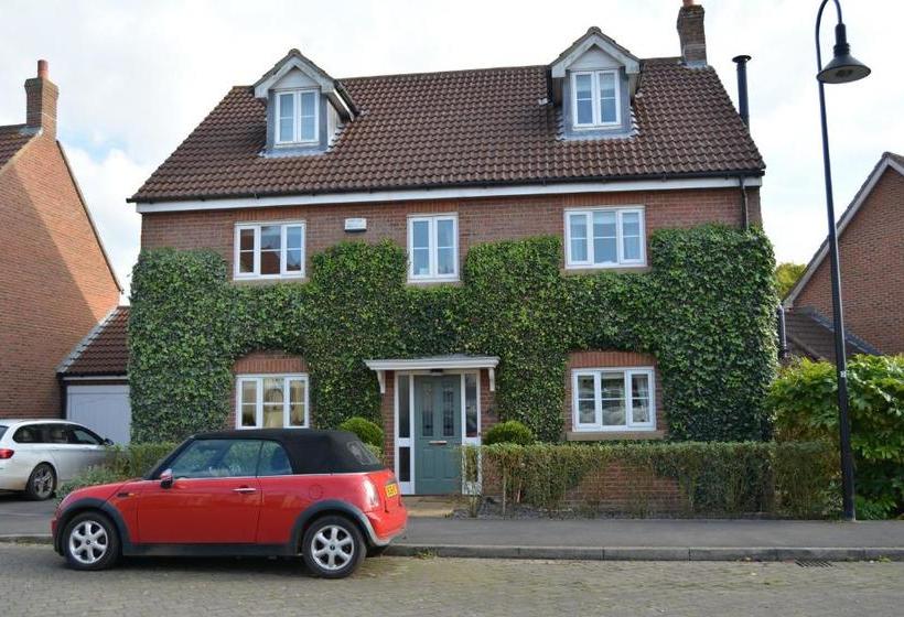 مبيت وإفطار Walton Crescent