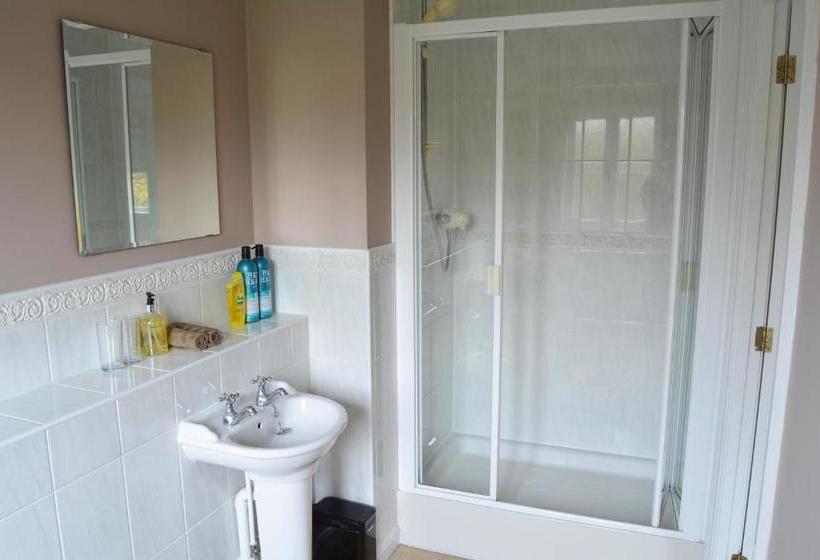 مبيت وإفطار Walton Crescent