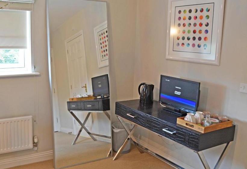 مبيت وإفطار Walton Crescent