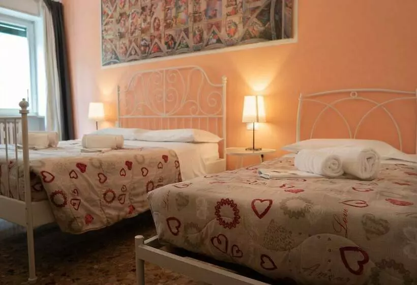 هتل Forever Rooms