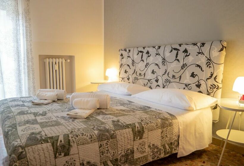 هتل Forever Rooms